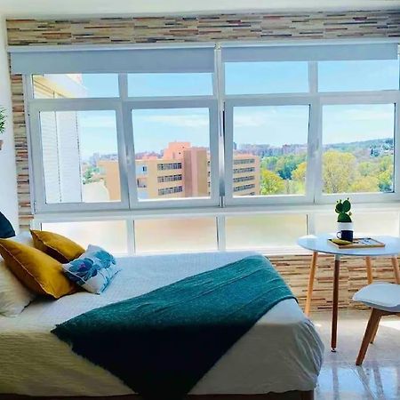 Alterhome Luminoso Estudio Con Piscina Y Maravillosas Vistas 토레몰리노스 외부 사진
